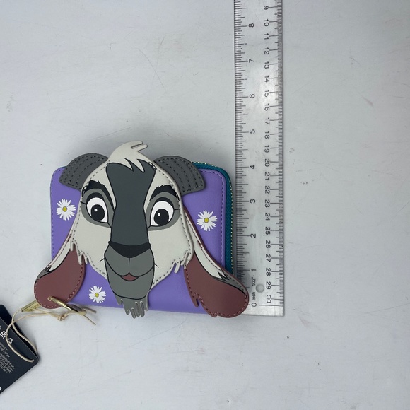 NEW Disney NYCC Exclusive 2022 The Hunchback of Notre Dame Djali Wallet - Picture 3 of 7